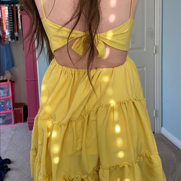 yellow dress - Picture 2 of 4
